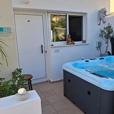 Atlantis Penthouse Jaccuzzi Peyia