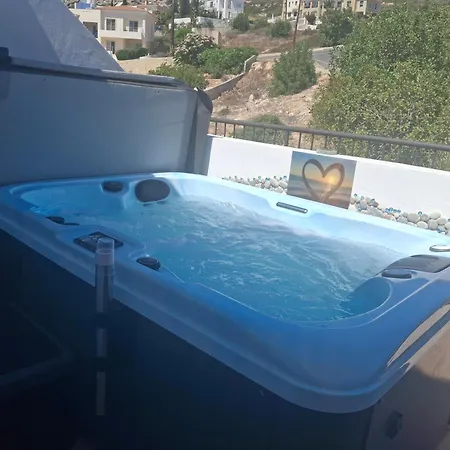 Atlantis Penthouse Jaccuzzi * Peyia