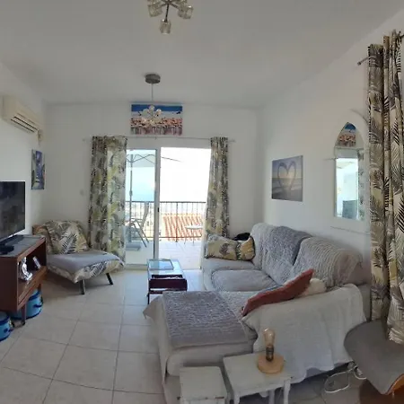 Atlantis Penthouse Jaccuzzi * Peyia